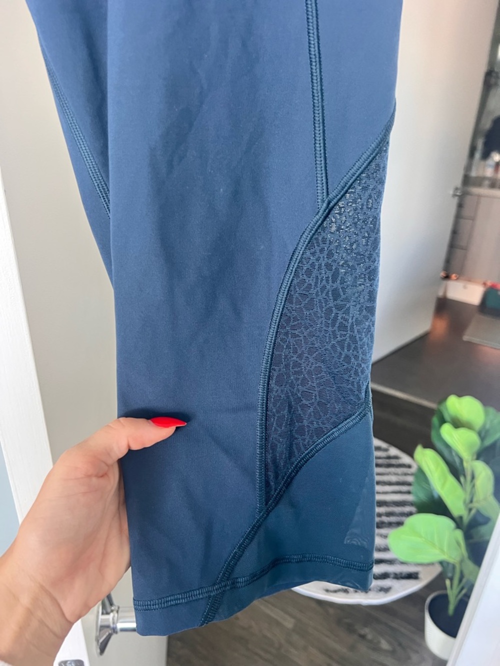 Lululemon Cropped Navy Blue Legging- Size 12 - Picture 2 of 8